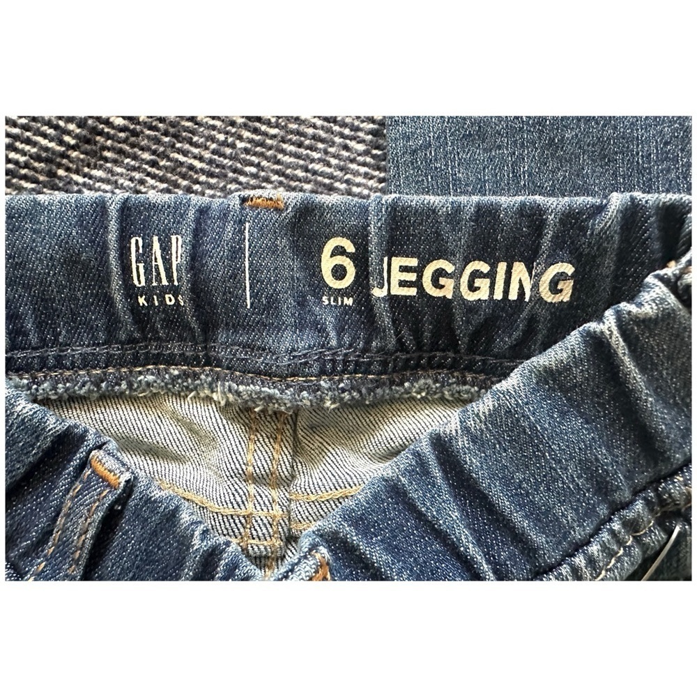 GAP NWT Kids Pull-on Jeggings with Max Stretch - medium wash - 6 slim - Picture 3 of 3